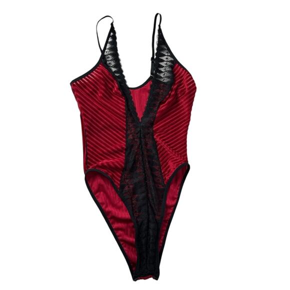 Youmita Red Velvet Lace Detail Sleeveless Bodysuit Women’s Small Whimsygoth New - Picture 1 of 9